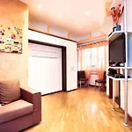 Petite Home In Rome