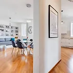 Modern, stylish flat near Piazza della Repubblica