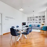 Modern, stylish flat near Piazza della Repubblica