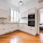 Modern, stylish flat near Piazza della Repubblica