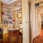 Condotti Ambassador Apartment