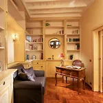 Condotti Ambassador Apartment