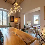 Testaccio Apartment (Tiber View)