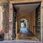 Spanish Steps Victoria Apartment
