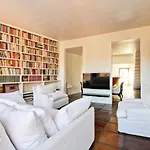 Luxury Art Apartment In Trastevere With Terrace
