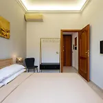 Whiteten Rome Apartment