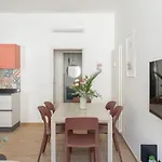 Iflat Colorful And Bright Apartament In Monti