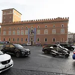 Venezia Square Apartment