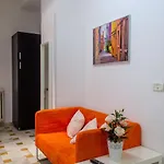 Room in Guest room - Kamchu Apartments room Piazza Bologna 1