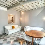 Stylish And Spacious Apartment Next To The Colosseum