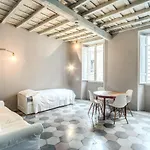 Stylish And Spacious Apartment Next To The Colosseum