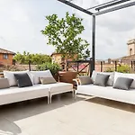 Exclusive Rooftop-Designd Stays