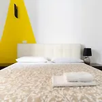 Romafullhouse Guesthouse