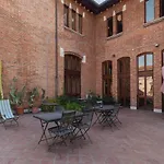Roomy&Cozy Apartment With Shared Terrace