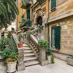 Walking To Trastevere Di Marialaura Aragno