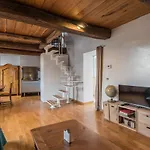 Cozy Wooden Apt In Piazza Navona