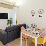 New-Big Honey Colosseum 4Bdr + 2Sofa Bed A/C