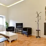 Stunning St.Peter\'S Apartment