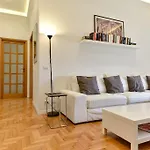 Stunning St.Peter\'S Apartment