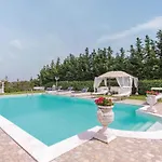 2 Bedroom Stunning Home In Roma