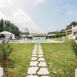 2 Bedroom Stunning Home In Roma