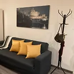 Simon\'S Place 2