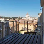 Bright Apt With Views Of San Pietro