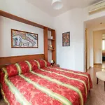 Sunny Apartment Piramide
