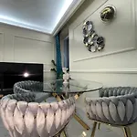 Spanish Steps Glamour & Sauna Luxury Apartment ****