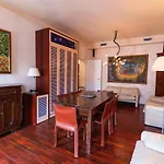 Julia Navona Apartment