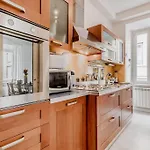 Casa Del Borgo Elegant Apartment 200 M From The Vatican 8/Pax
