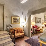 Wonderful Apartment With Balcony In Piazza Margana