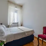 Colosseo Honey Apartment