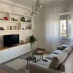 Rome With Friends - 2 Bedrooms And Amazing Living Room