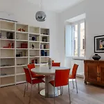 Termini & Acquario Romano Bright Apartment