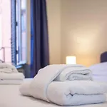 Peaceful Apartment In Piazza Venezia\'S Alleys