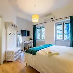 Bed & Breakfast Across The Room