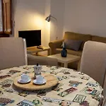 Marignoli Loft Near Villa Borghese, Explore Rome
