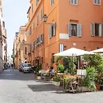 Elegant & Quiet Apartment Next To Colosseo
