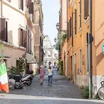 Elegant & Quiet Apartment Next To Colosseo