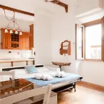 Elegant & Quiet Apartment Next To Colosseo