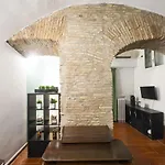 Campo De Fiori Grotto Apartment