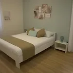 Cornelia Idi Gemelli, Chicca Metro Apartment