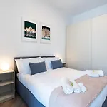 15 Minutes From The Centre Free Wi-Fi & A/C