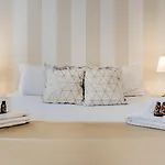 Trastevere Station Gold Apartment