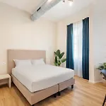 Adelante Apartment