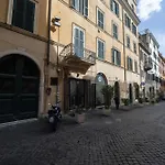 Via Giulia Charming Apartment With Balcony