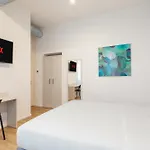 Adelante Apartment