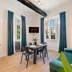 Adelante Apartment