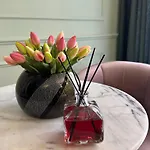 Nlm Boutique Suites